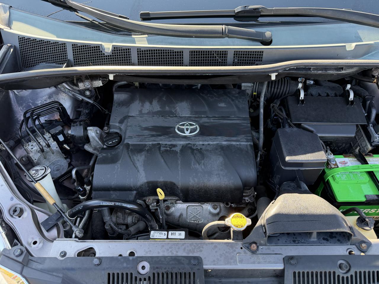 Toyota Sienna 5dr 8-Pass Van V6 LE FWD (Natl) 2014