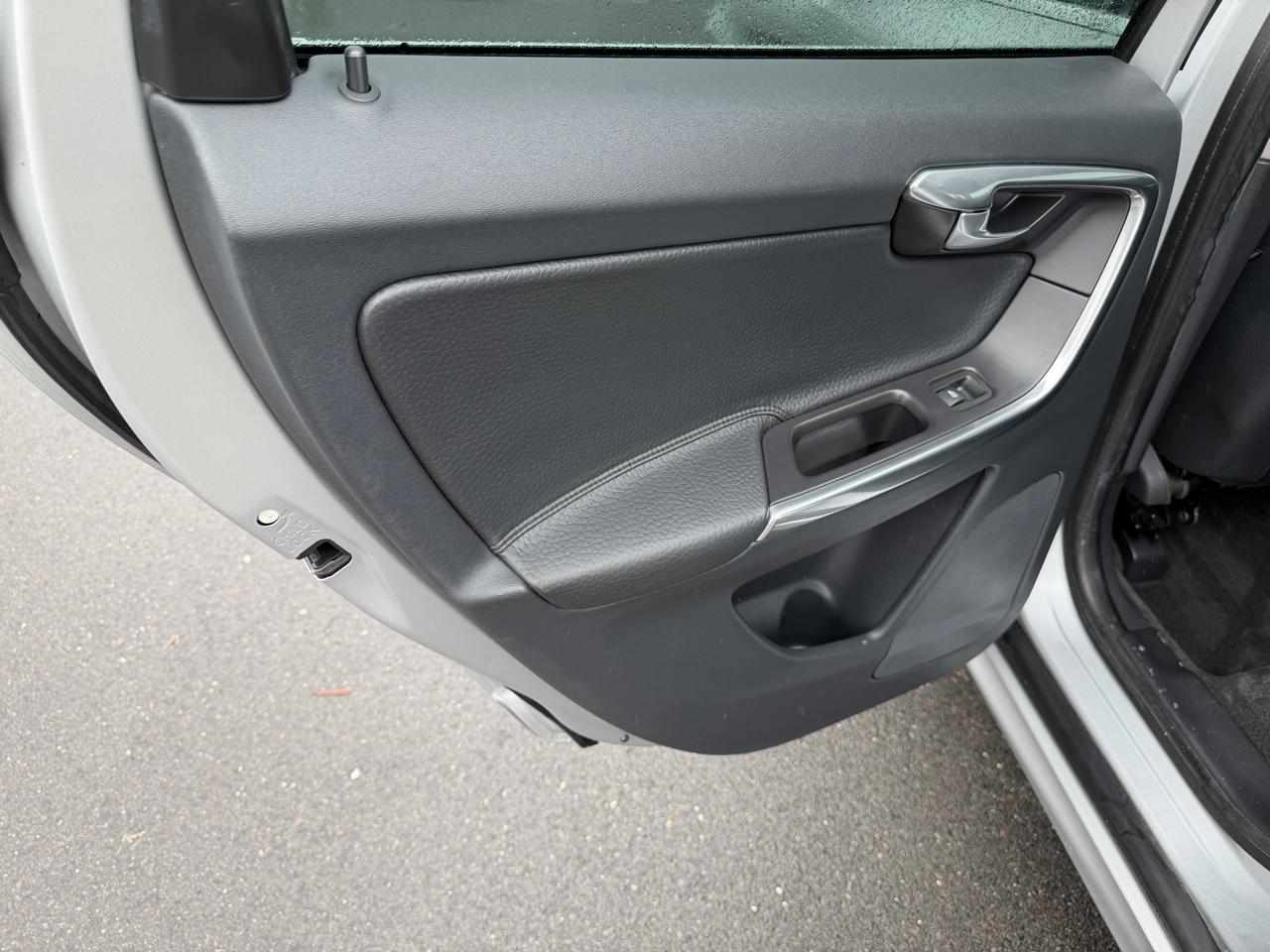 Volvo XC60 AWD 4dr 3.2L PZEV 2014
