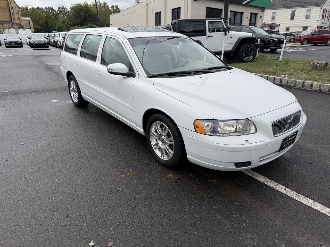 Volvo V70 4dr Wgn 2.4L MT FWD 2007
