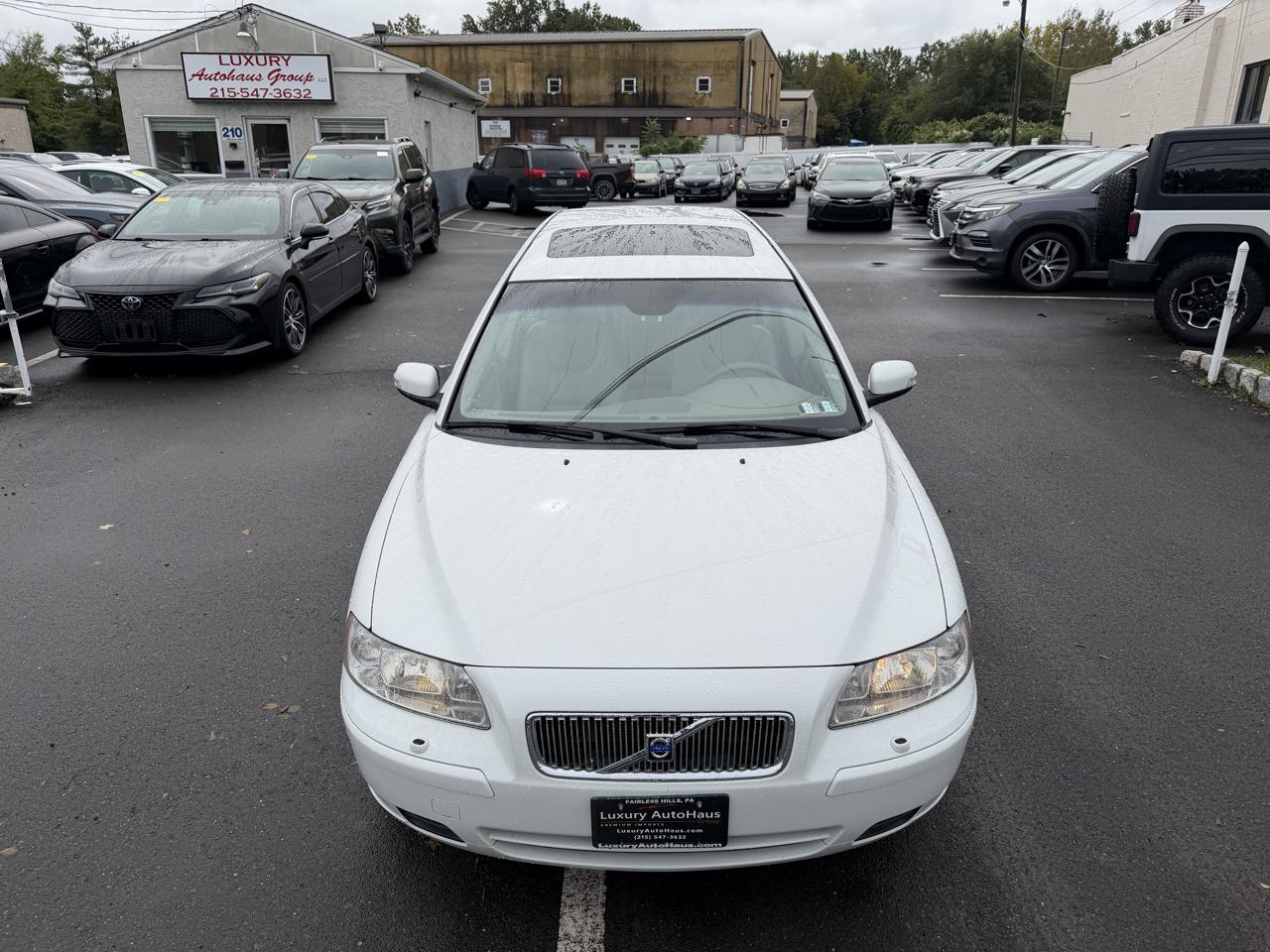 Volvo V70 4dr Wgn 2.4L MT FWD 2007