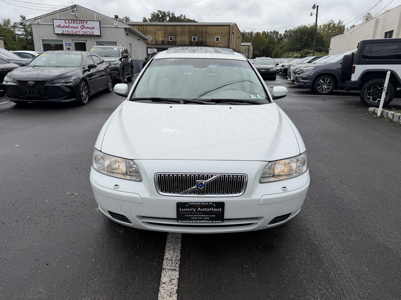 Volvo V70 4dr Wgn 2.4L MT FWD 2007
