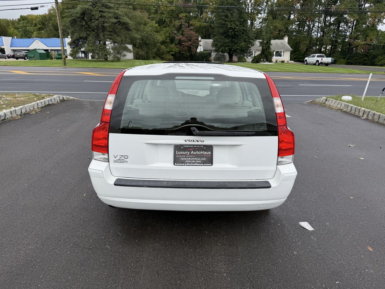 Volvo V70 4dr Wgn 2.4L MT FWD 2007