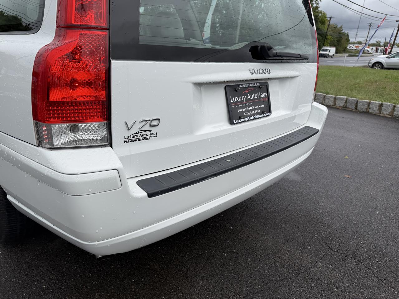 Volvo V70 4dr Wgn 2.4L MT FWD 2007