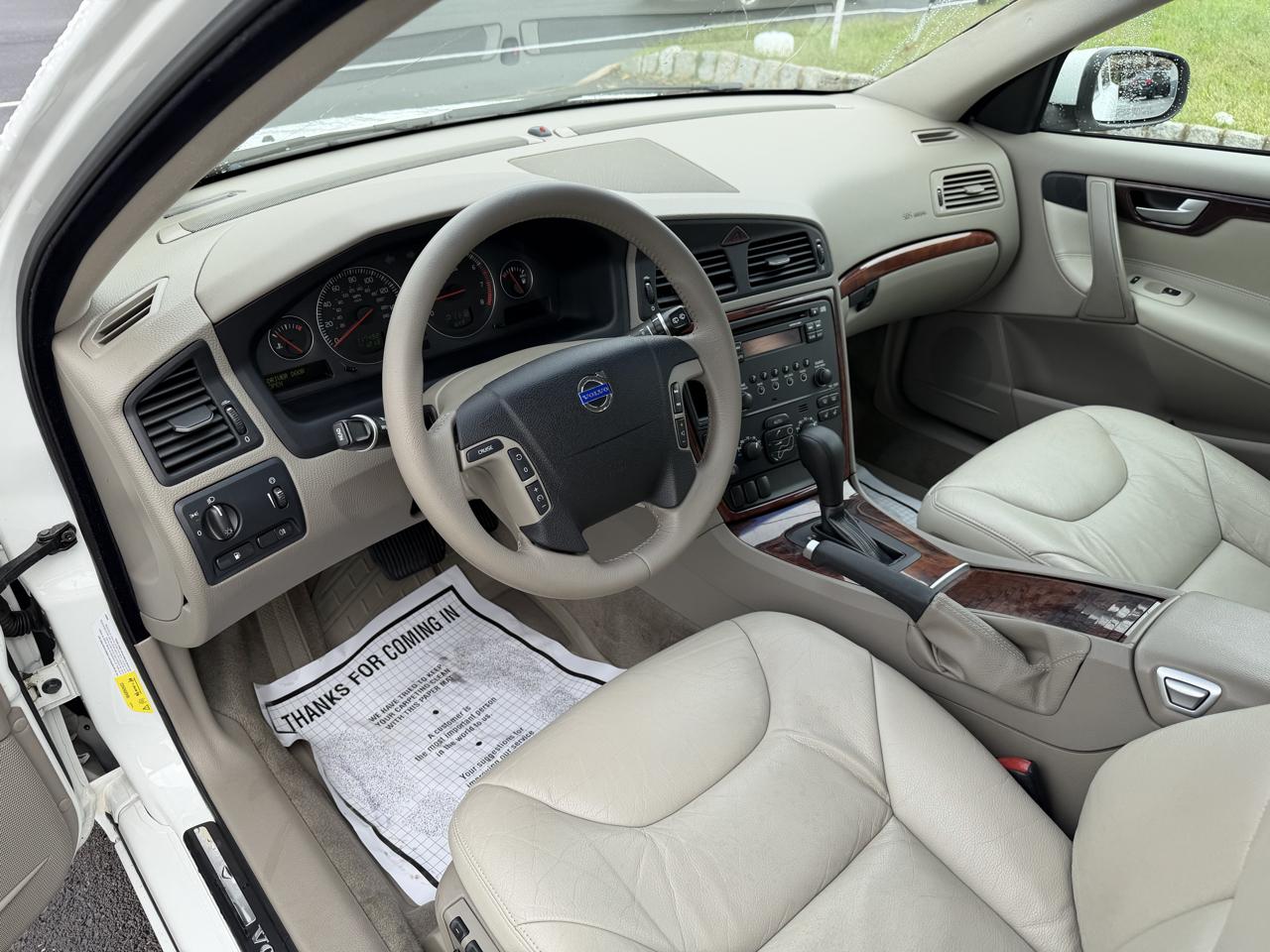 Volvo V70 4dr Wgn 2.4L MT FWD 2007