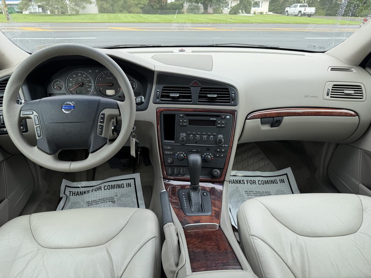 Volvo V70 4dr Wgn 2.4L MT FWD 2007