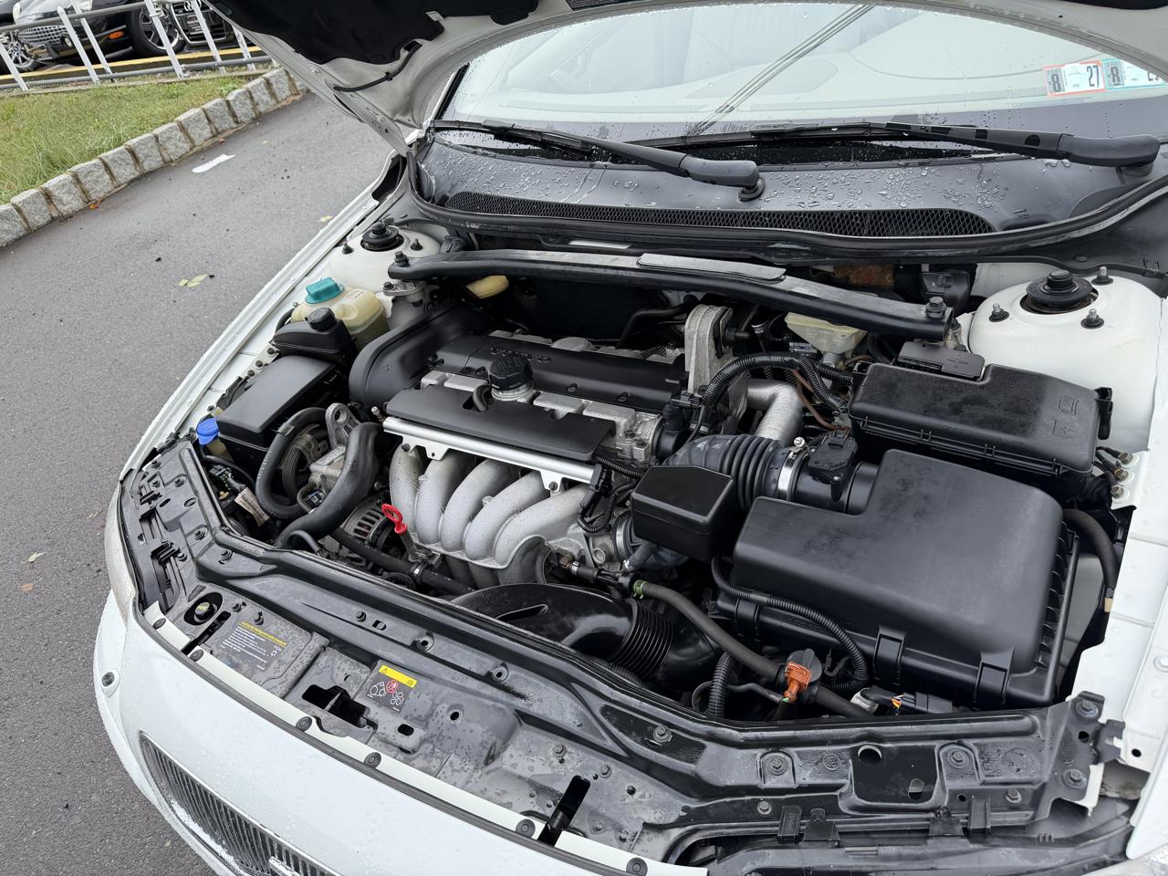 Volvo V70 4dr Wgn 2.4L MT FWD 2007