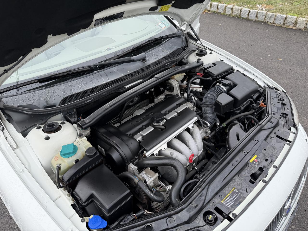 Volvo V70 4dr Wgn 2.4L MT FWD 2007