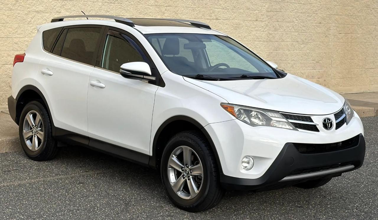 Toyota RAV4 AWD 4dr XLE (Natl) 2015