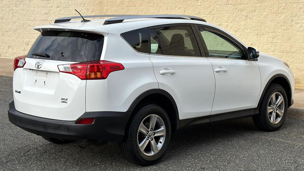 Toyota RAV4 AWD 4dr XLE (Natl) 2015