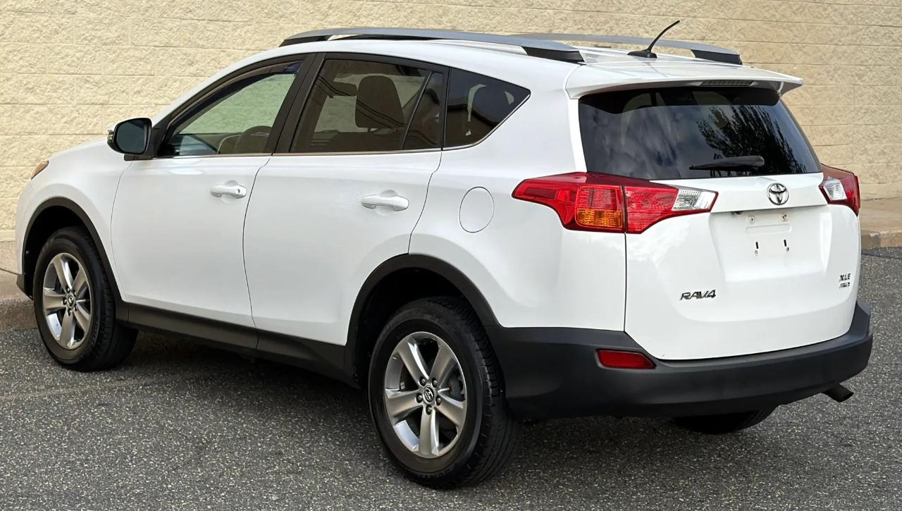 Toyota RAV4 AWD 4dr XLE (Natl) 2015