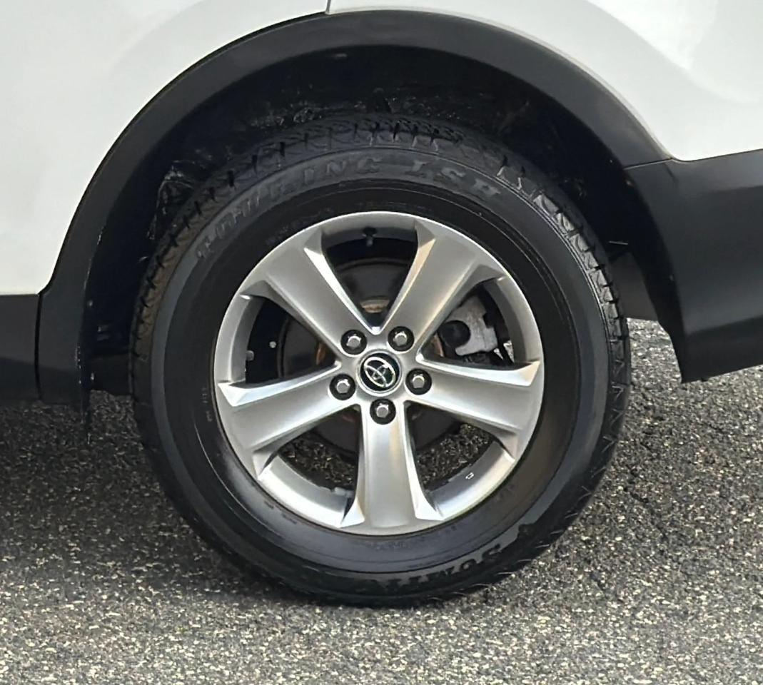 Toyota RAV4 AWD 4dr XLE (Natl) 2015