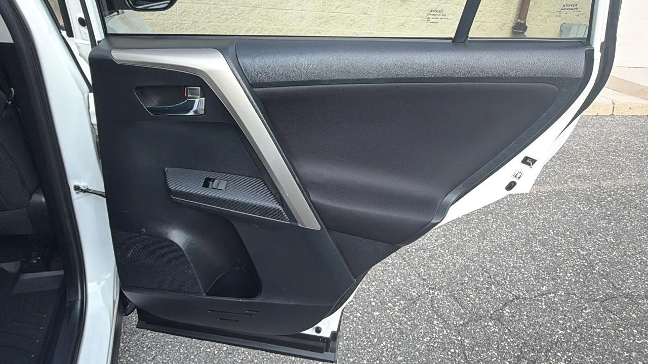 Toyota RAV4 AWD 4dr XLE (Natl) 2015
