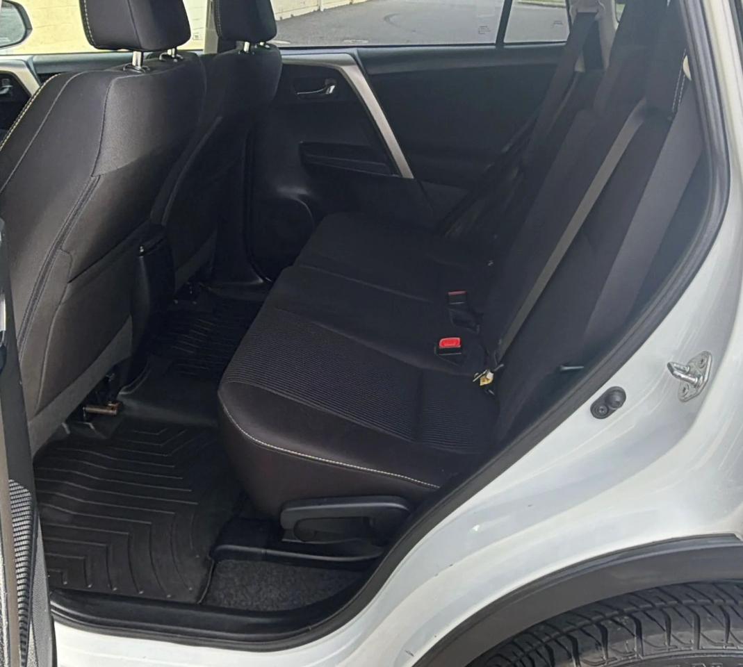 Toyota RAV4 AWD 4dr XLE (Natl) 2015