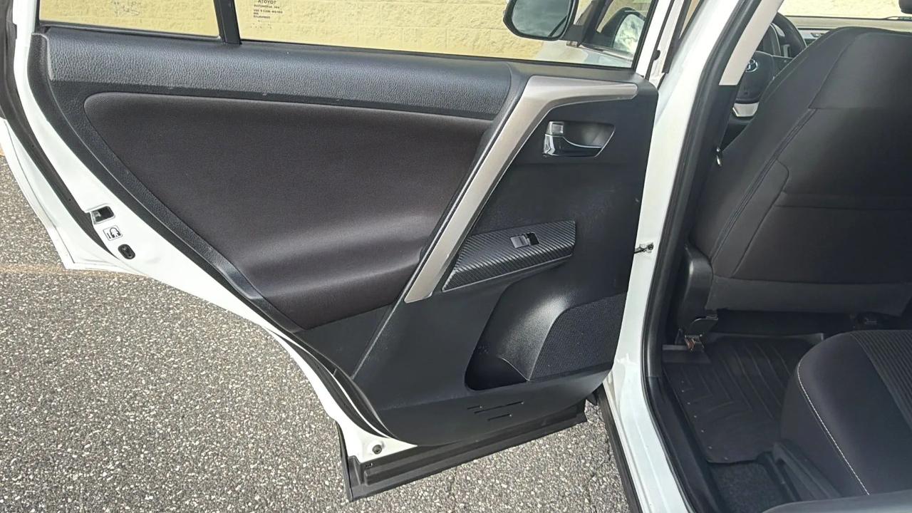 Toyota RAV4 AWD 4dr XLE (Natl) 2015