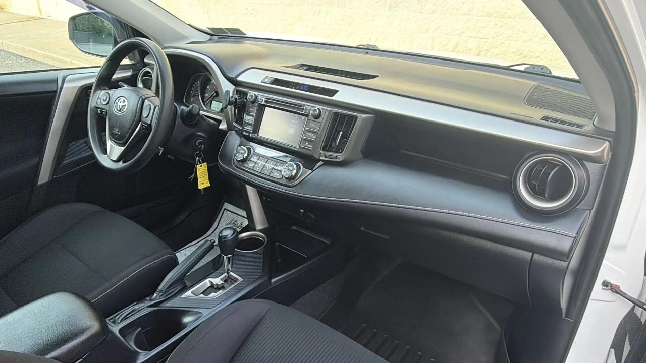 Toyota RAV4 AWD 4dr XLE (Natl) 2015