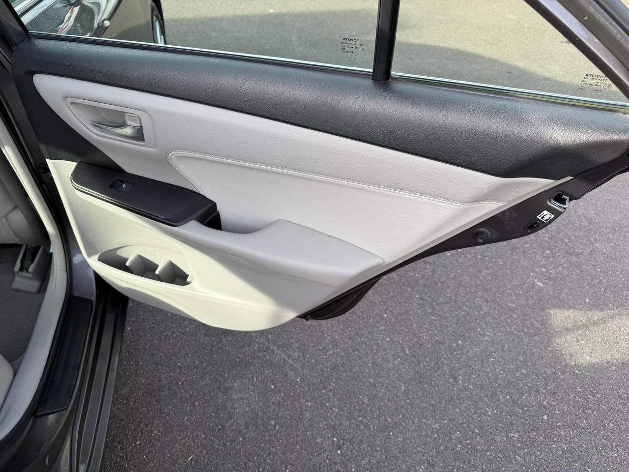 Toyota Camry Hybrid 4dr Sdn XLE (Natl) 2015