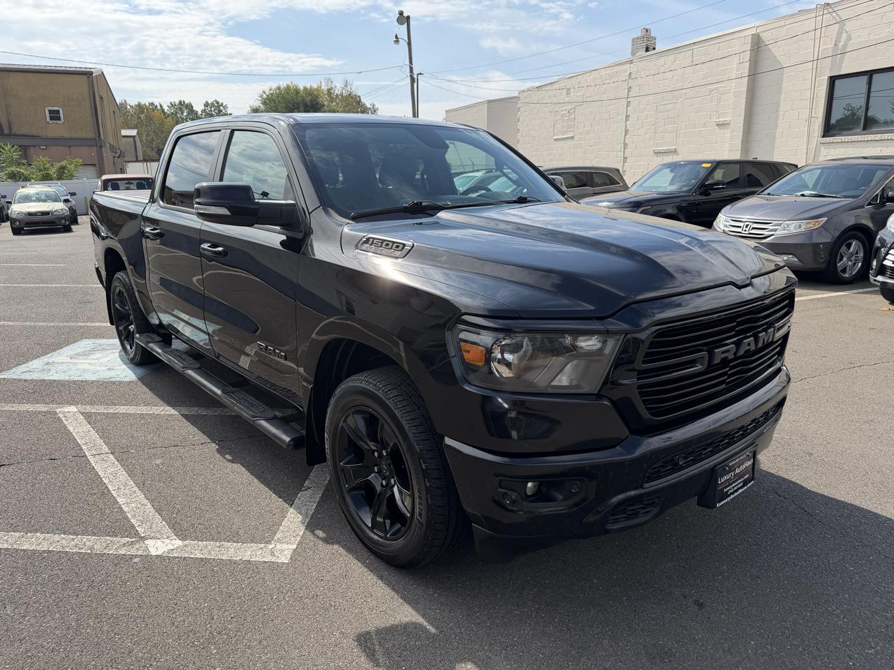 RAM 1500 Big Horn 4x4 Crew Cab 5'7" Box 2020
