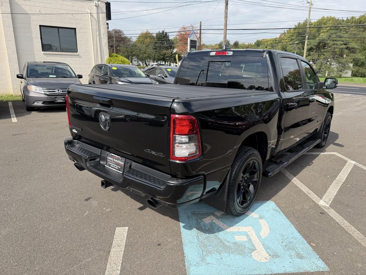 RAM 1500 Big Horn 4x4 Crew Cab 5'7" Box 2020