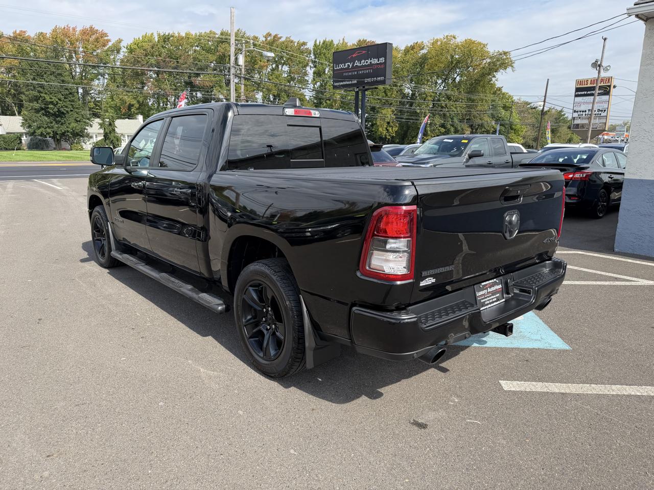 RAM 1500 Big Horn 4x4 Crew Cab 5'7" Box 2020