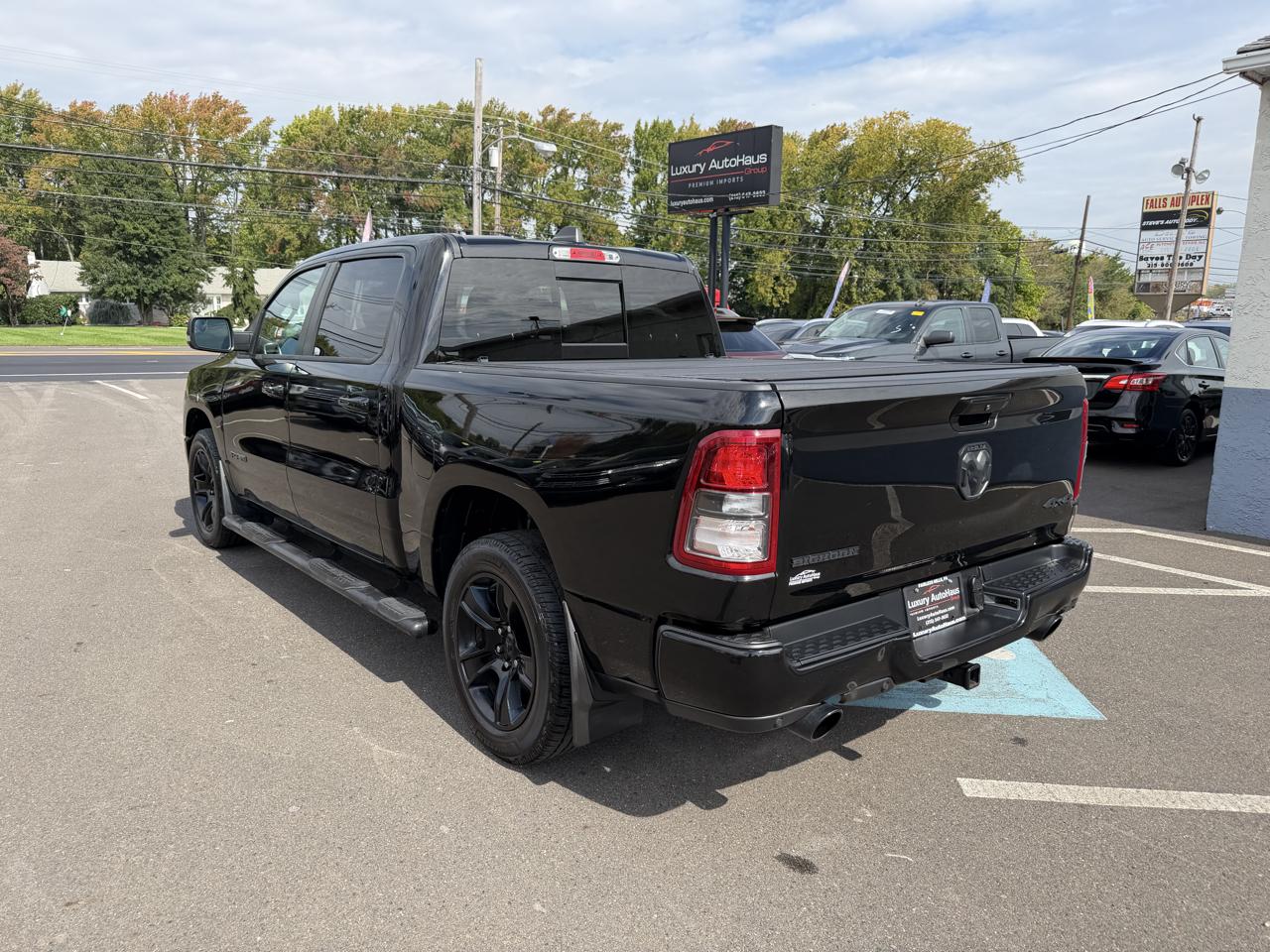 RAM 1500 Big Horn 4x4 Crew Cab 5'7" Box 2020