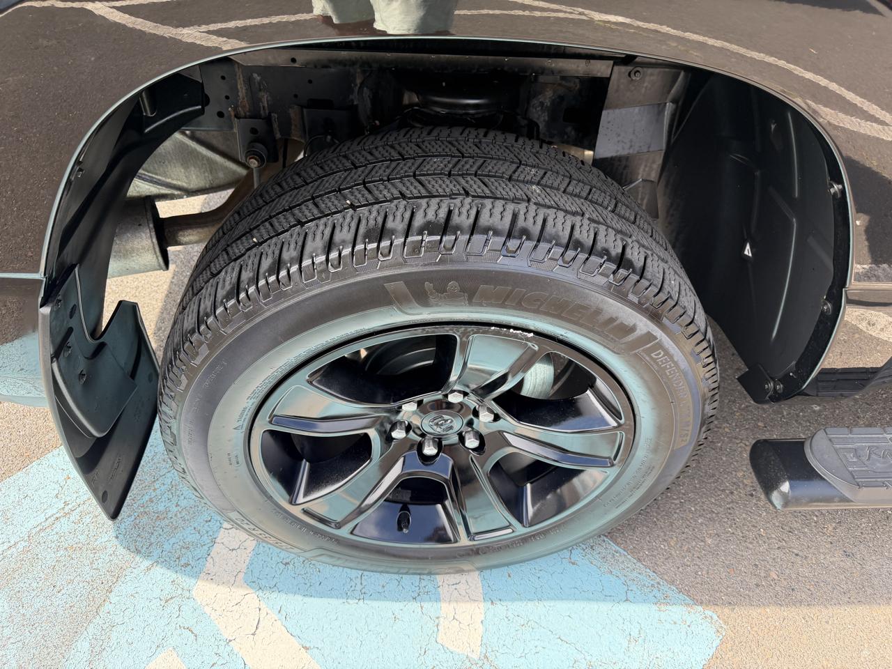 RAM 1500 Big Horn 4x4 Crew Cab 5'7" Box 2020