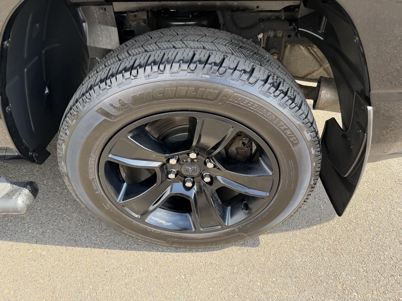 RAM 1500 Big Horn 4x4 Crew Cab 5'7" Box 2020