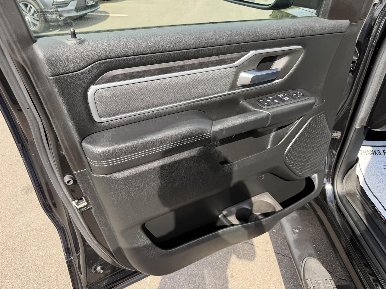 RAM 1500 Big Horn 4x4 Crew Cab 5'7" Box 2020