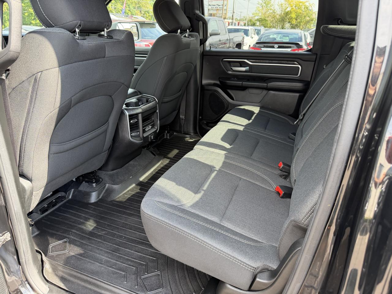 RAM 1500 Big Horn 4x4 Crew Cab 5'7" Box 2020