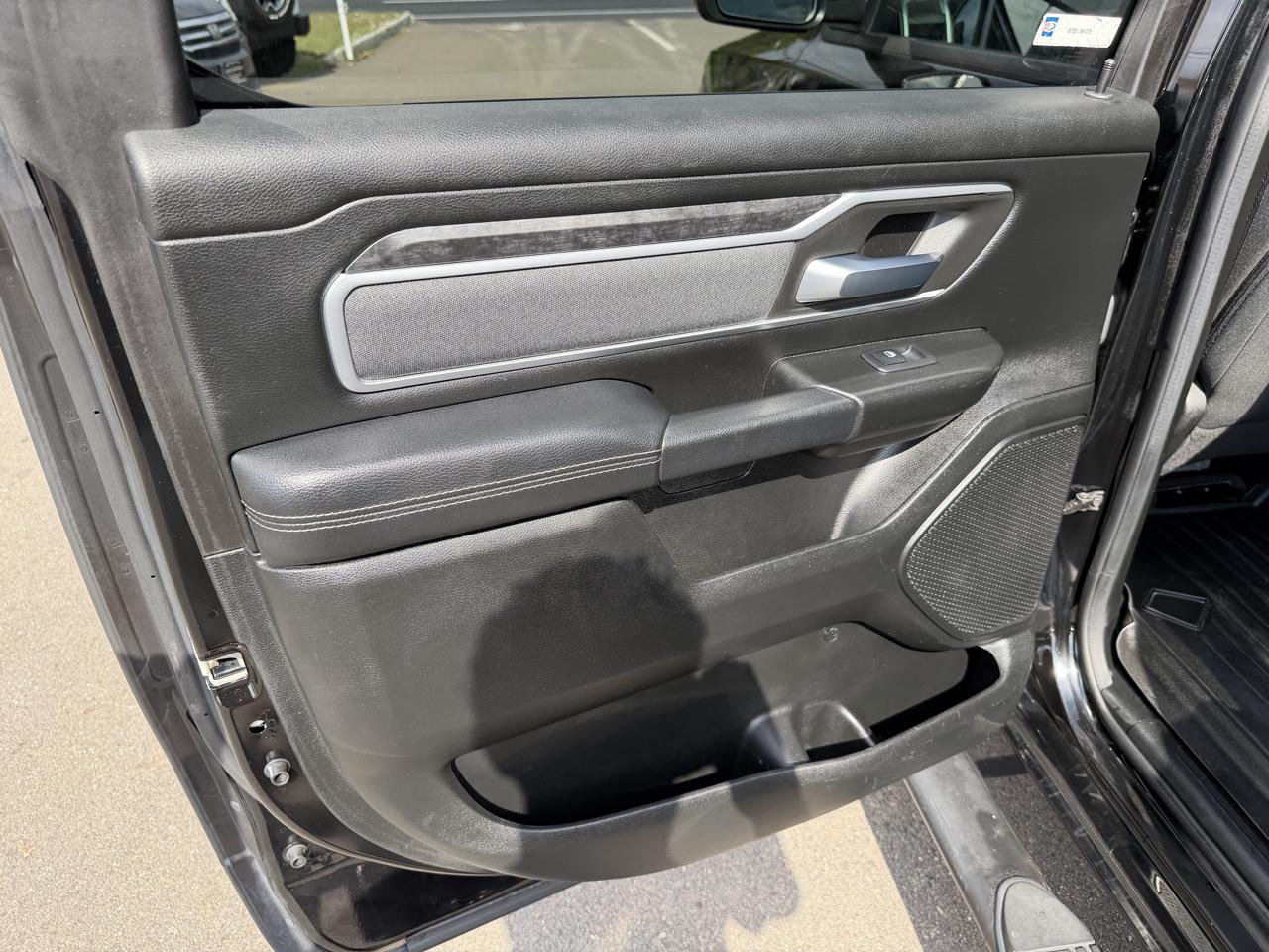 RAM 1500 Big Horn 4x4 Crew Cab 5'7" Box 2020