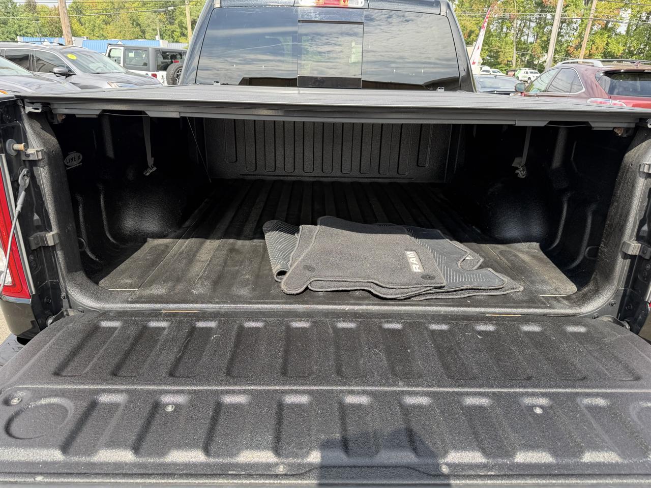 RAM 1500 Big Horn 4x4 Crew Cab 5'7" Box 2020