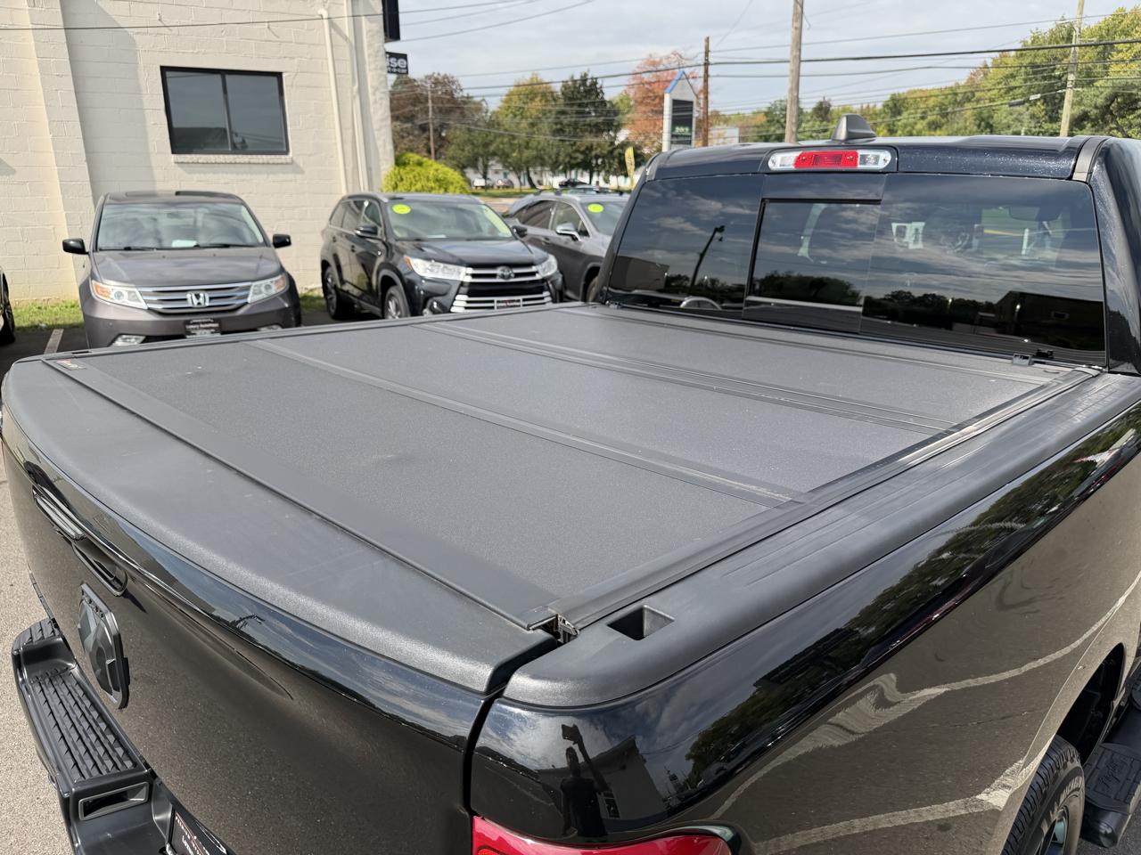RAM 1500 Big Horn 4x4 Crew Cab 5'7" Box 2020