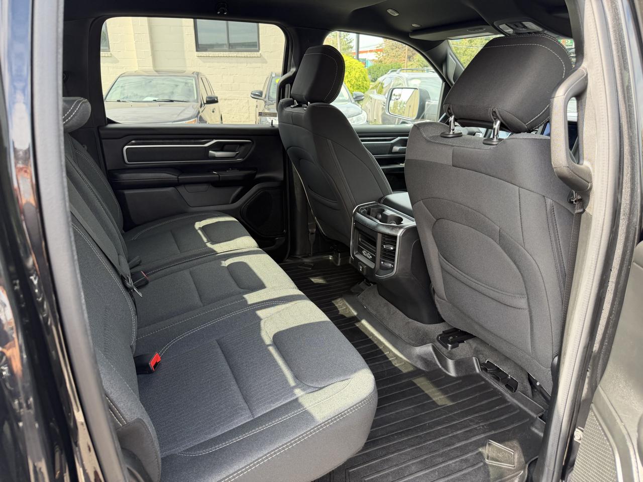 RAM 1500 Big Horn 4x4 Crew Cab 5'7" Box 2020