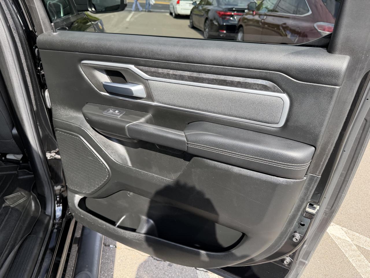 RAM 1500 Big Horn 4x4 Crew Cab 5'7" Box 2020