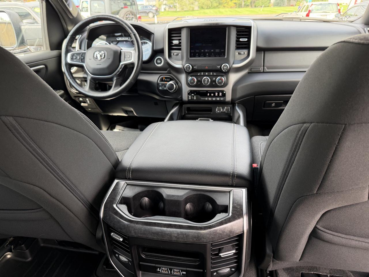 RAM 1500 Big Horn 4x4 Crew Cab 5'7" Box 2020