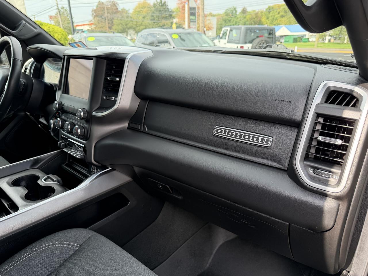 RAM 1500 Big Horn 4x4 Crew Cab 5'7" Box 2020