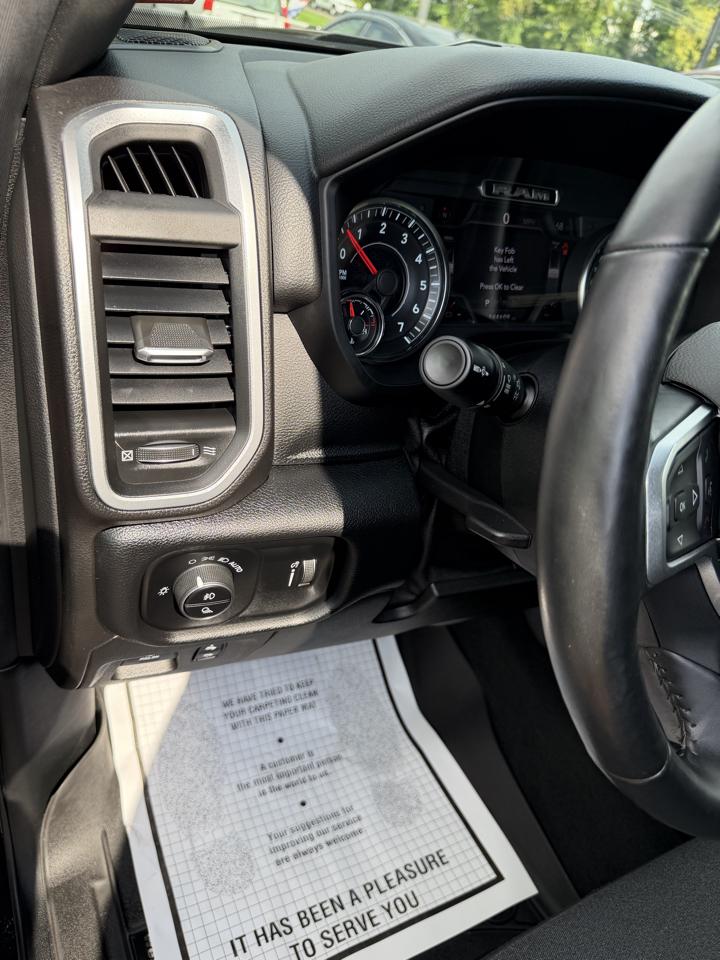 RAM 1500 Big Horn 4x4 Crew Cab 5'7" Box 2020