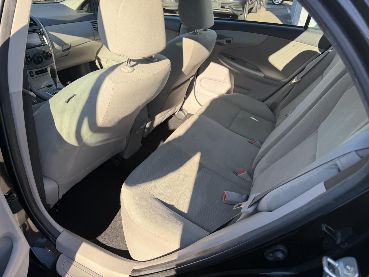 Toyota Corolla 4dr Sdn Auto LE Special Edition (Natl) 2013