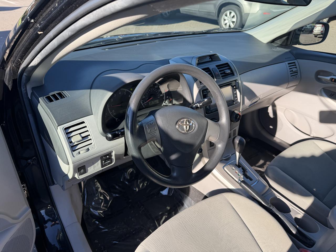 Toyota Corolla 4dr Sdn Auto LE Special Edition (Natl) 2013