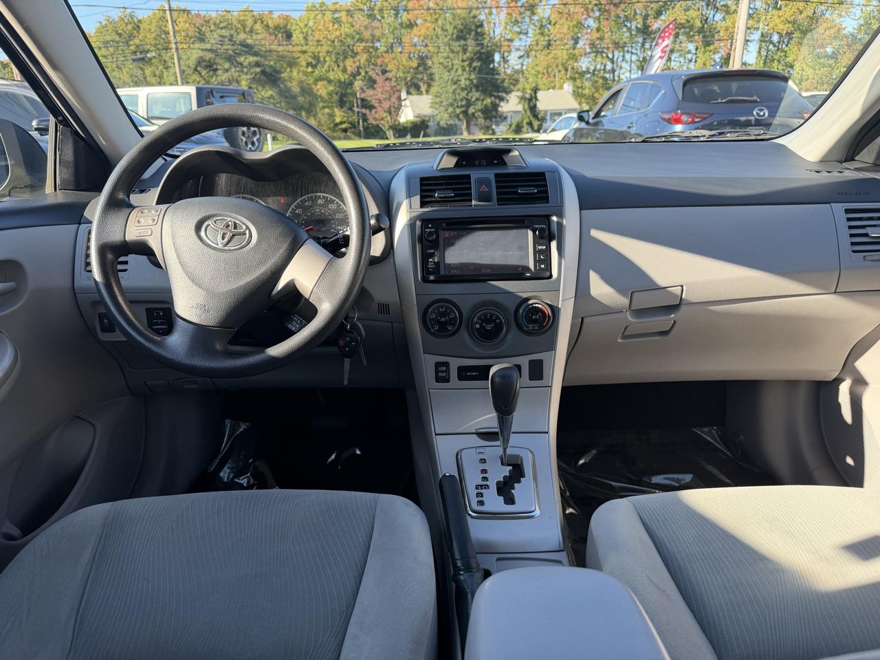 Toyota Corolla 4dr Sdn Auto LE Special Edition (Natl) 2013