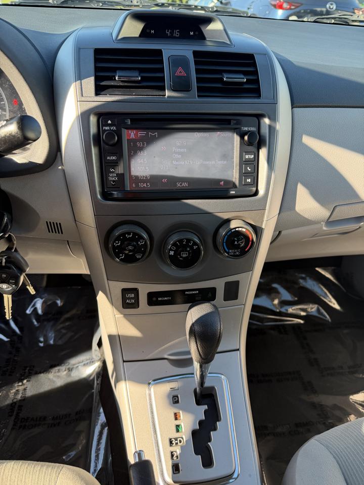 Toyota Corolla 4dr Sdn Auto LE Special Edition (Natl) 2013