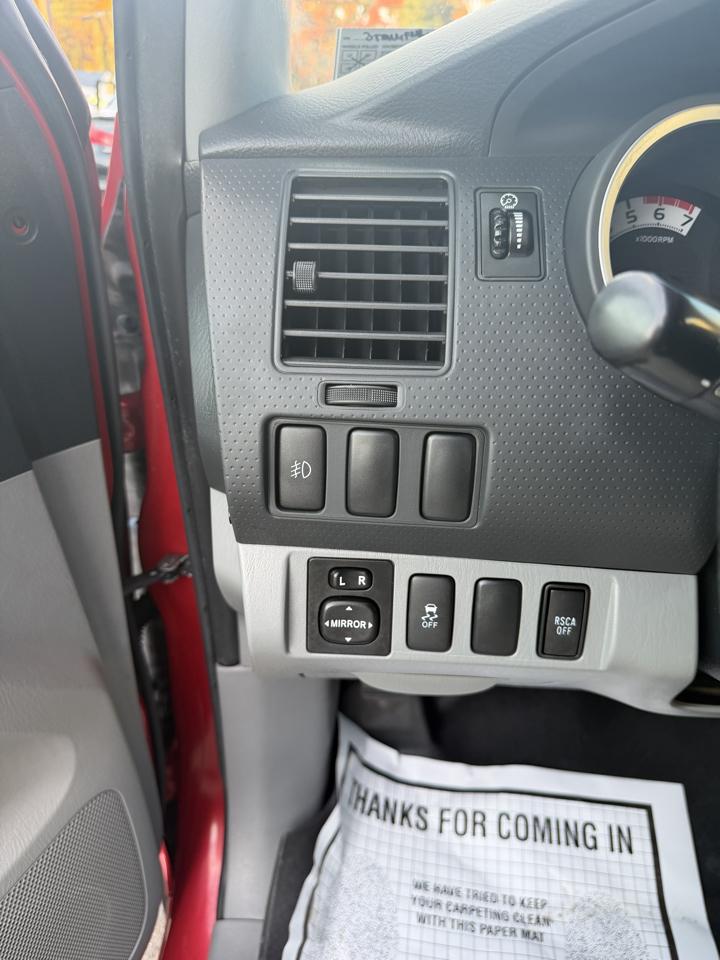 Toyota Tacoma 4WD Double Cab LB V6 AT (Natl) 2013