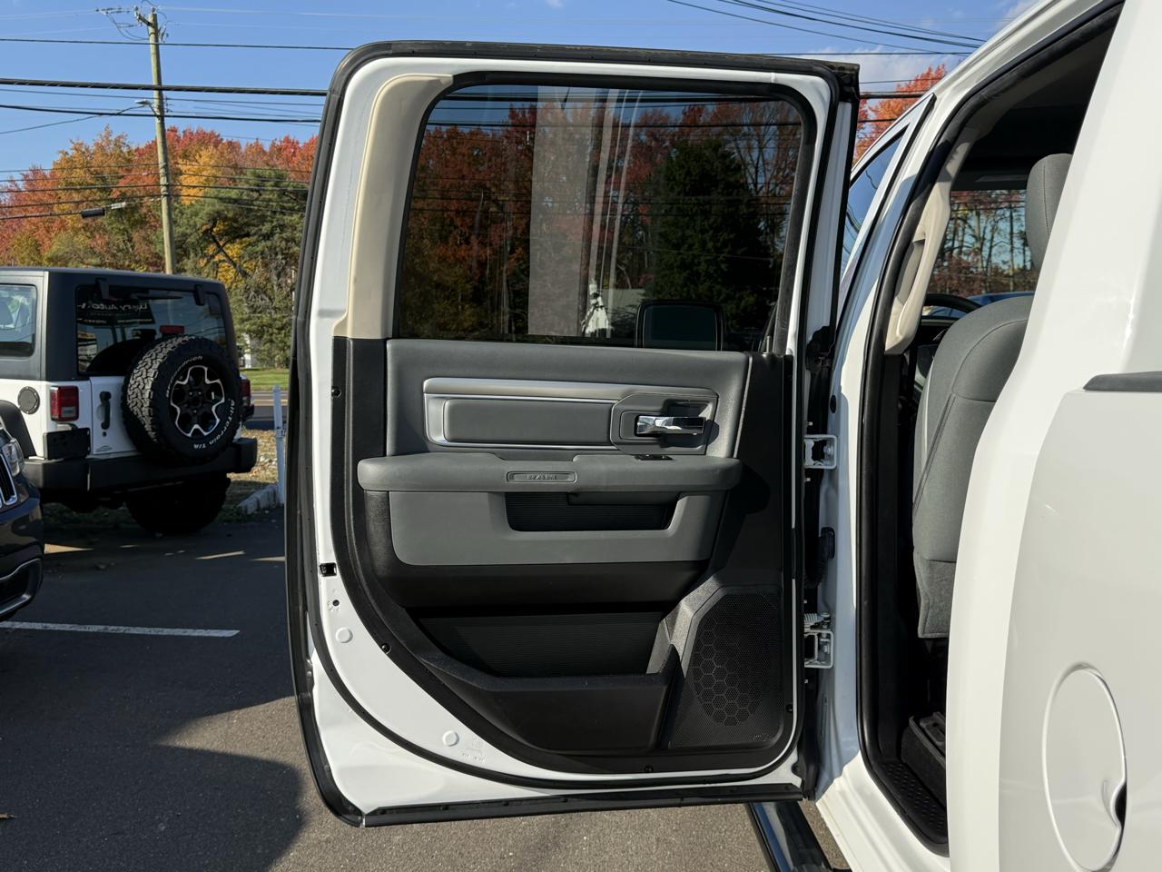 RAM 1500 4WD Crew Cab 140.5" Big Horn 2016