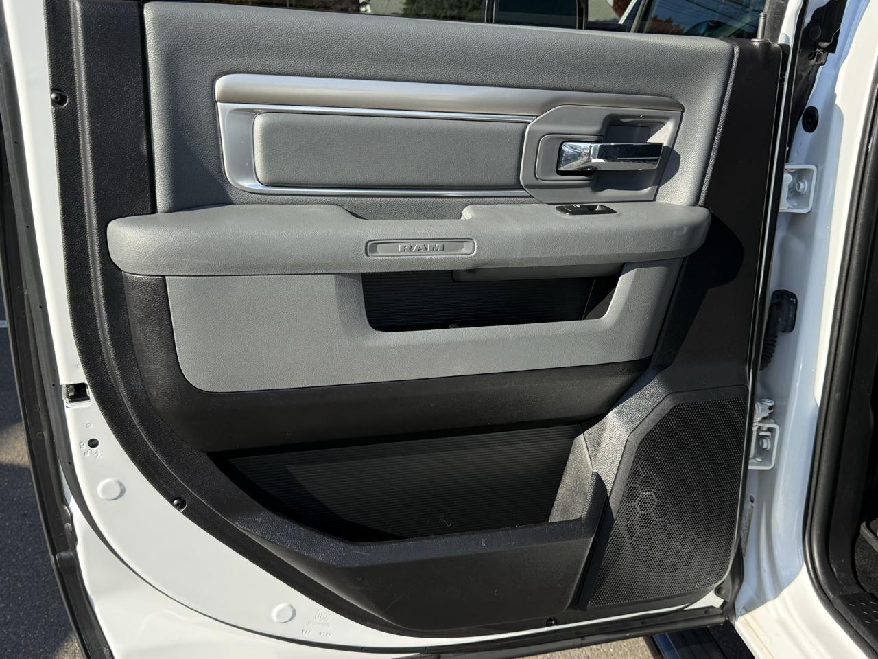 RAM 1500 4WD Crew Cab 140.5" Big Horn 2016