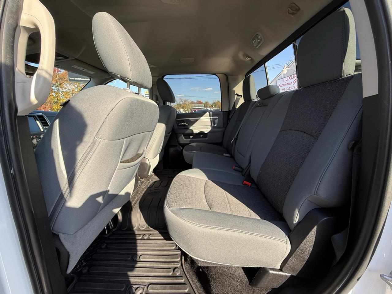 RAM 1500 4WD Crew Cab 140.5" Big Horn 2016