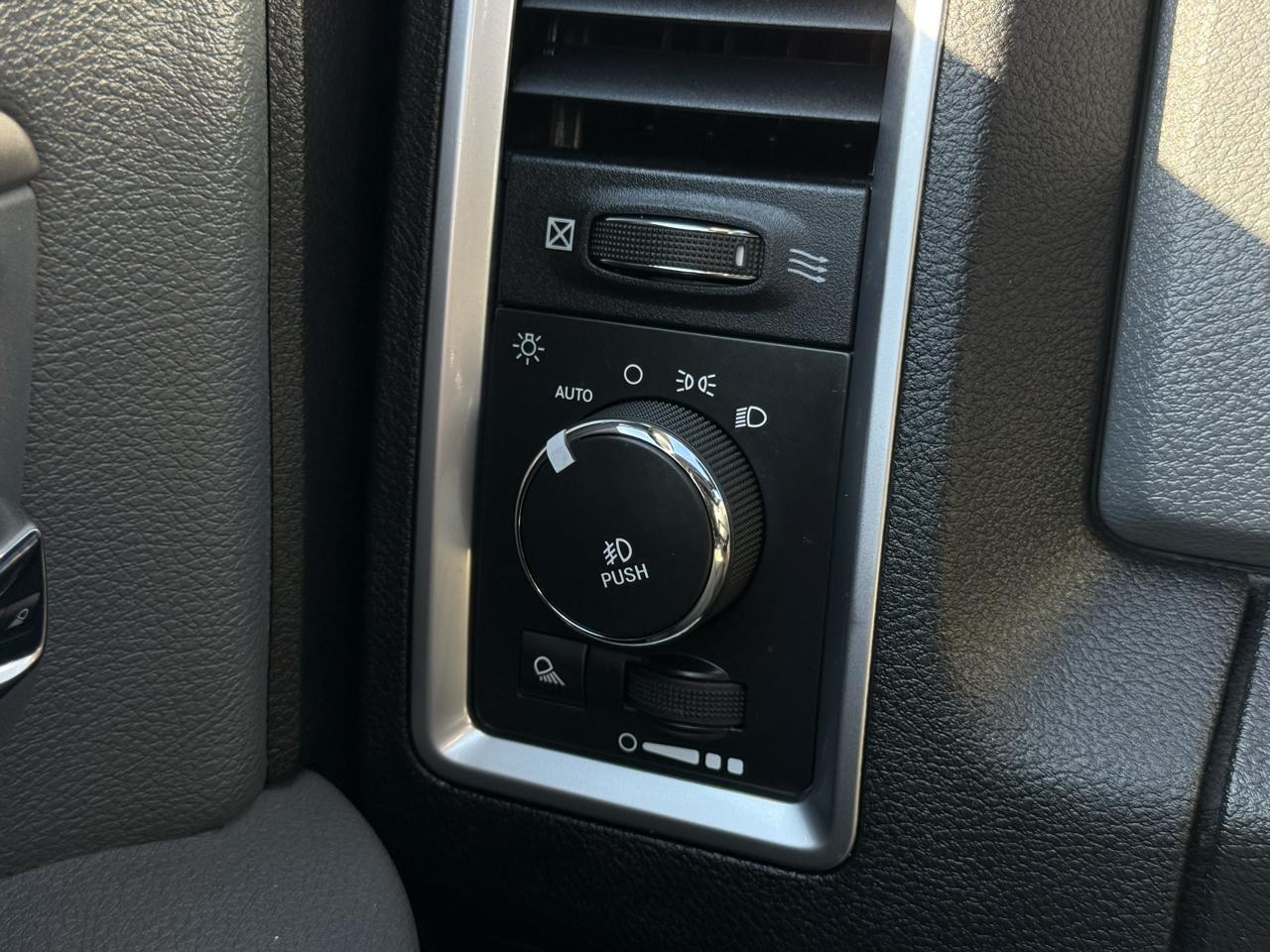 RAM 1500 4WD Crew Cab 140.5" Big Horn 2016