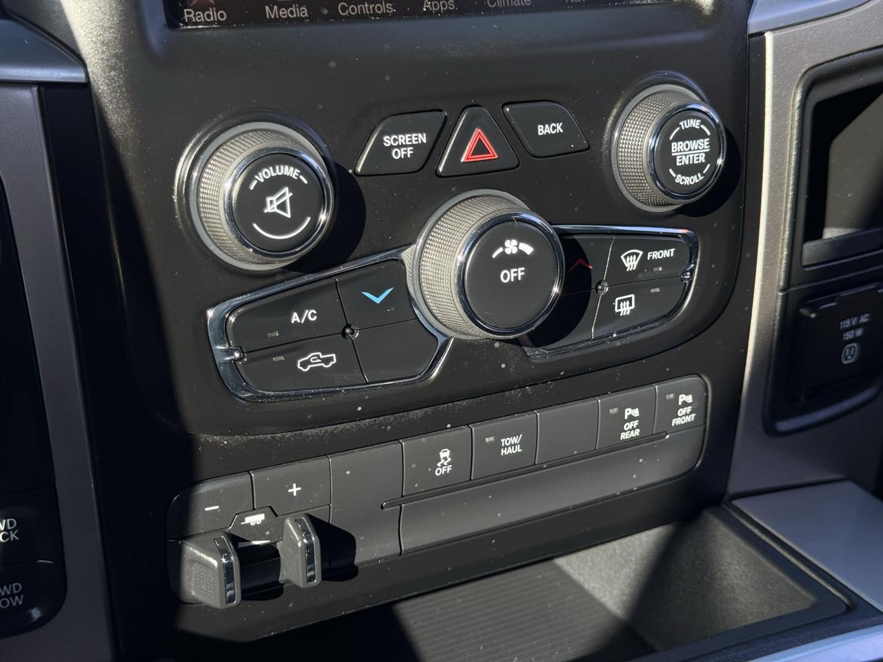RAM 1500 4WD Crew Cab 140.5" Big Horn 2016