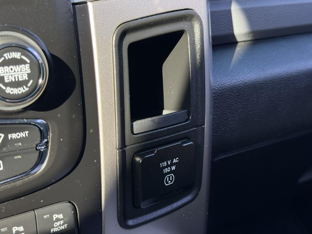 RAM 1500 4WD Crew Cab 140.5" Big Horn 2016