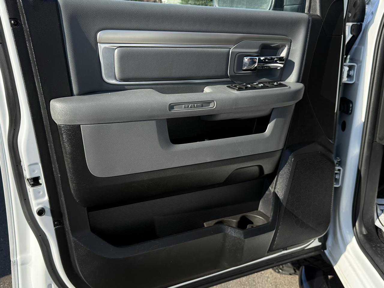 RAM 1500 4WD Crew Cab 140.5" Big Horn 2016
