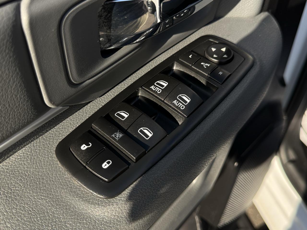 RAM 1500 4WD Crew Cab 140.5" Big Horn 2016