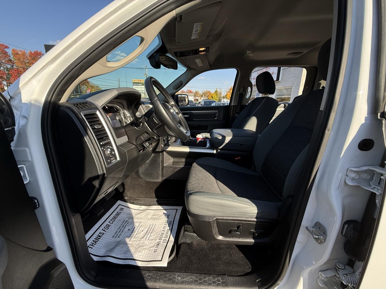 RAM 1500 4WD Crew Cab 140.5" Big Horn 2016